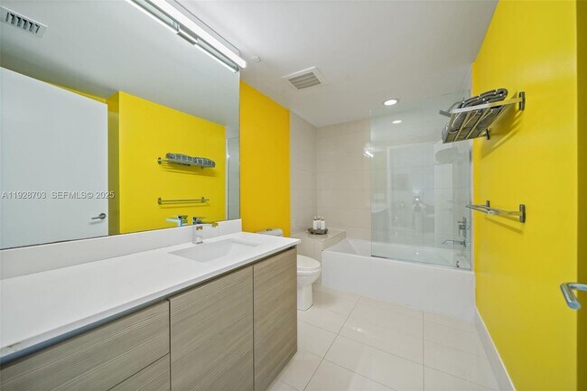 Building Photo - 460 NE 28th St