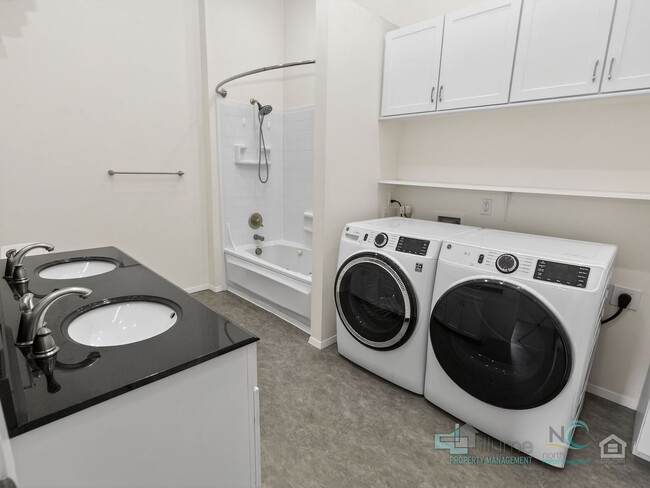 Building Photo - $500 OFF SUMMER MOVE-IN SPECIAL - $2,700 3 BED/1.5 BATH!!!