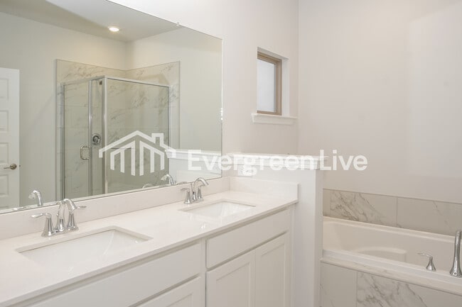 Building Photo - 230 Exeter St