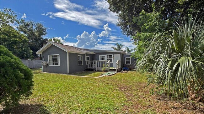 Building Photo - 1311 Hillcrest Dr
