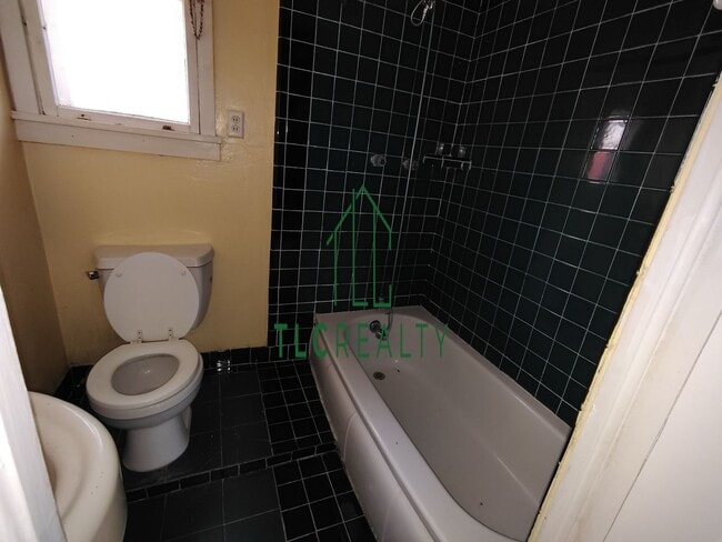 Building Photo - Quaint Home on S. Second St