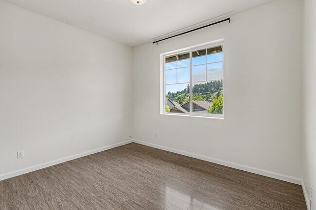 Building Photo - 3 bed, 2 bath home in West Salem's Brush College neighborhood