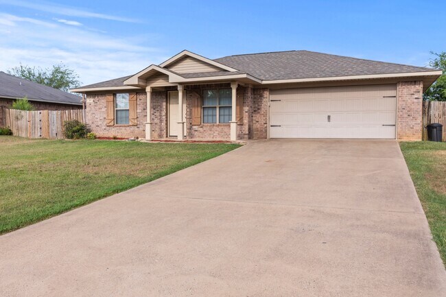 Building Photo - 213 Shelley Ln