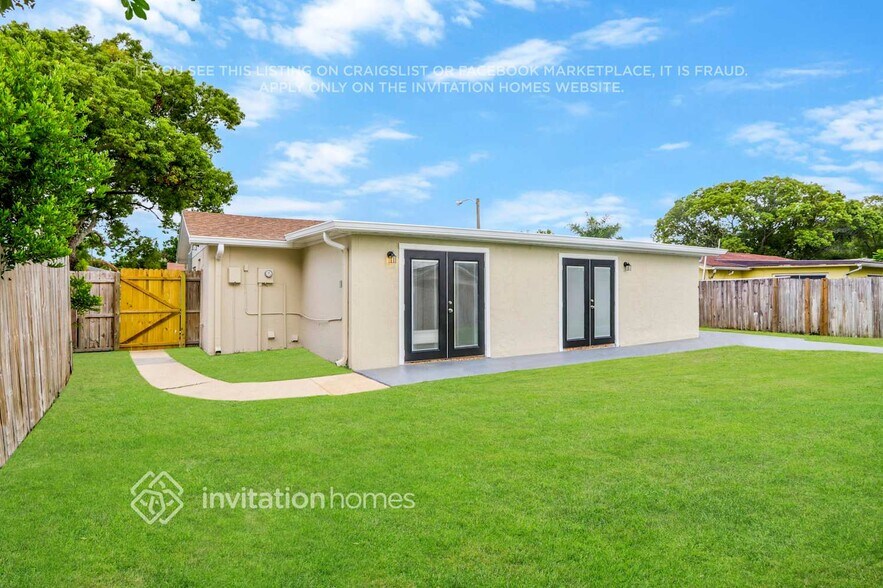 Building Photo - 7410 Ivanhoe Dr