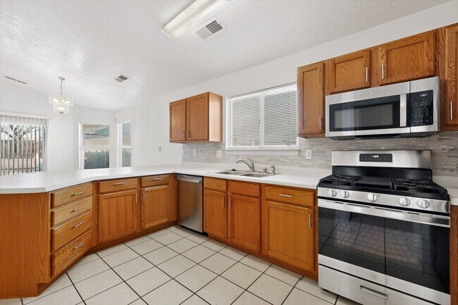 Building Photo - Charming 3-Bedroom Home in Northern Meadows – Spacious & Move-In Ready