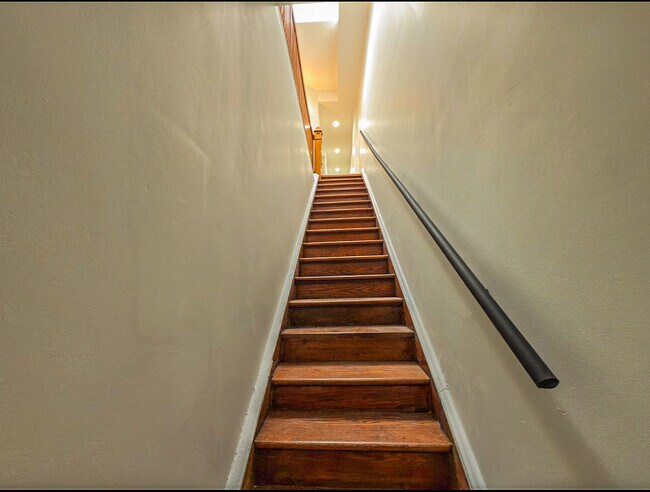 Building Photo - 4925 S Champlain Ave