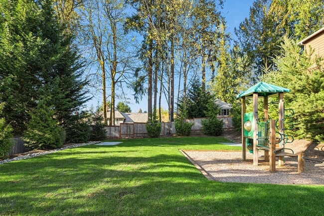 Building Photo - Luxury Haven