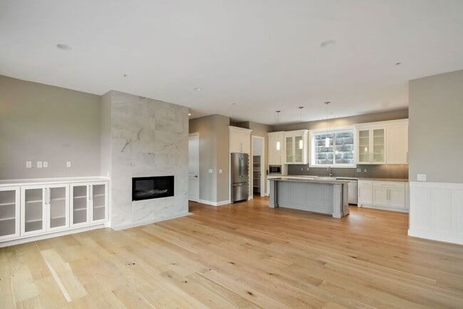Building Photo - 307 NW Meridian Ridge Ct
