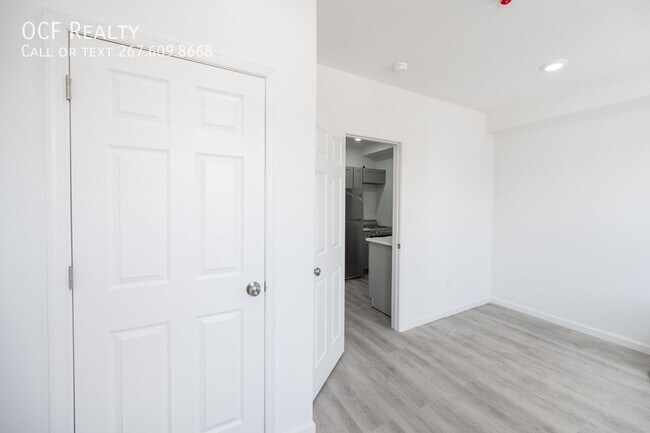 Building Photo - 948 Belmont Ave