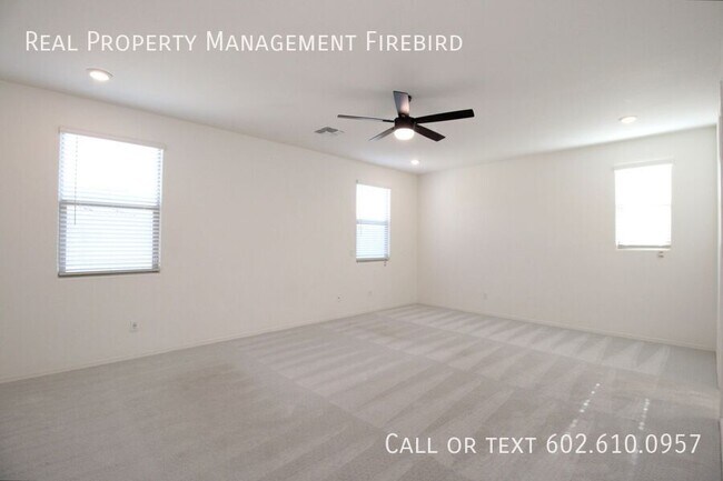 Building Photo - 3037 W la Mirada Dr