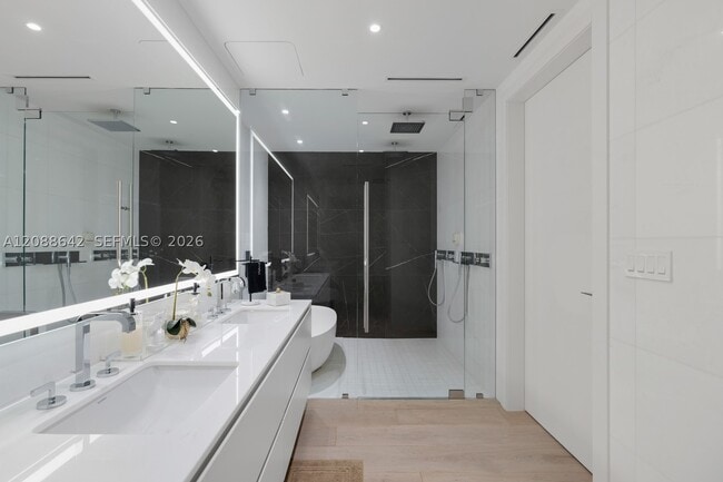 Building Photo - 300 Biscayne Blvd