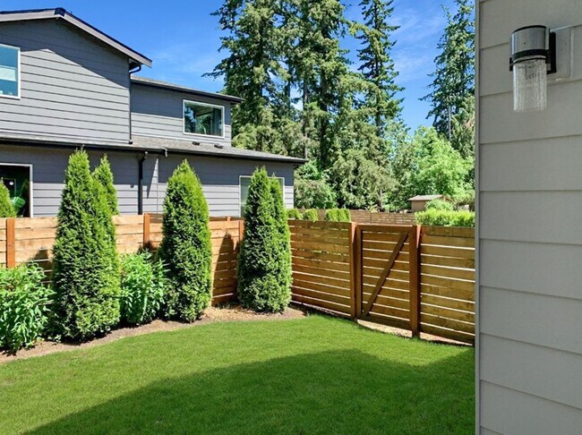 Building Photo - 4Bd/2.5Ba Renton Home