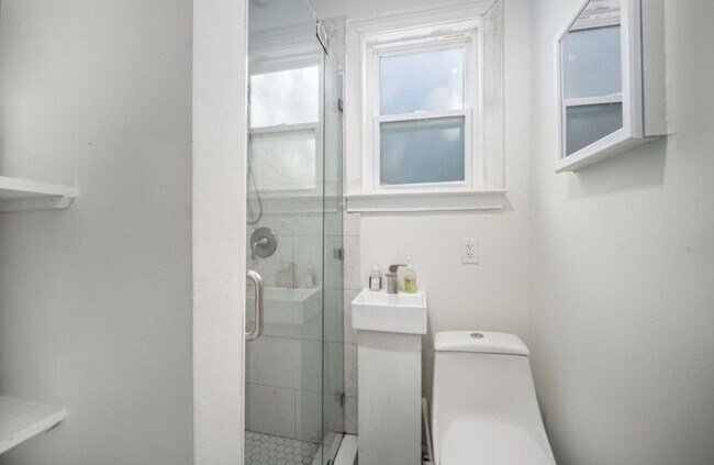 Building Photo - 13 Marion St