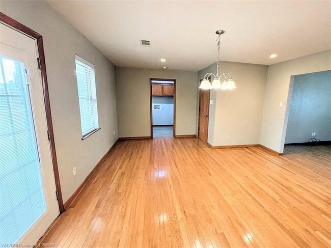 Building Photo - 3700 Dallas St