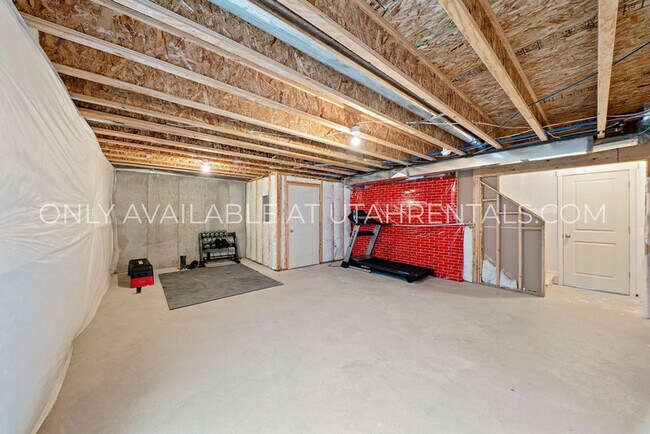 Building Photo - 341 N Angus Dr