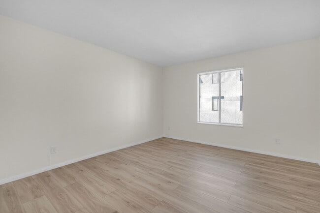 Building Photo - 1422 Rock Glen Ave