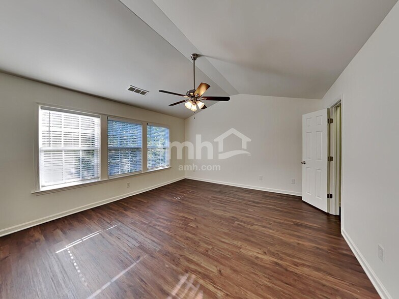 Building Photo - 2264 Monthemer Cove