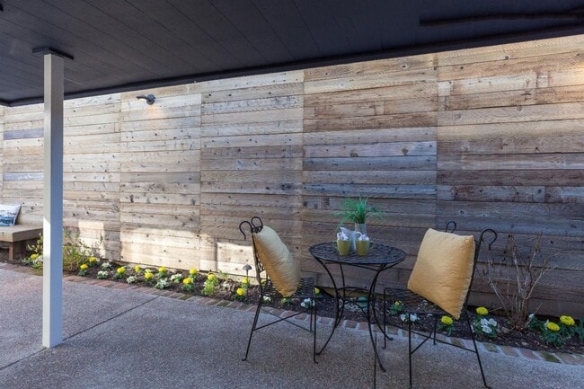 Building Photo - Bright and Airy Sunnyvale Home with Updated Bathrooms and Private Yard