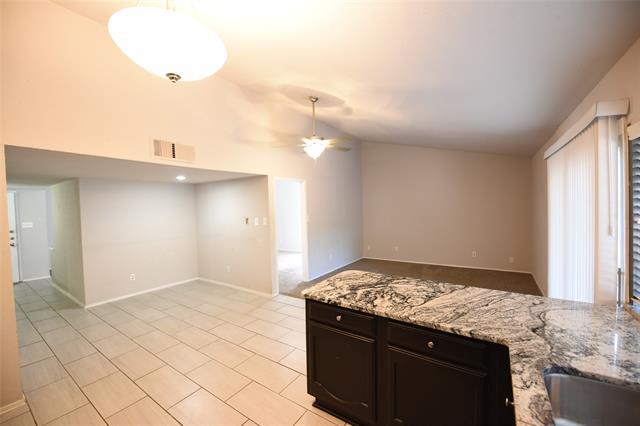 Building Photo - 3820 7 Gables St