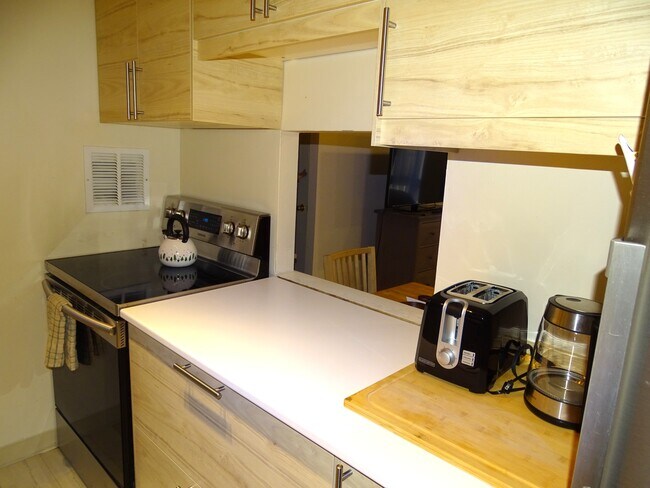 Building Photo - 4 Trowbridge Pl