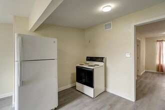 Building Photo - 907 Laredo St
