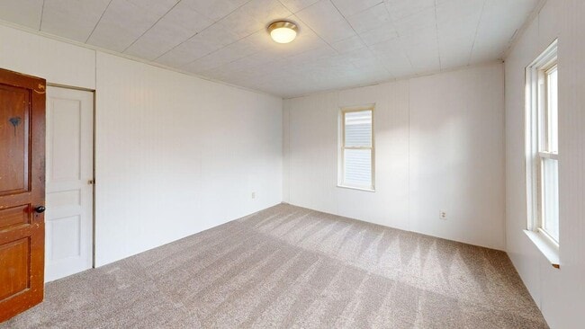 Building Photo - 3-Bedroom, 2-Bath Home with Updated Appliances and Flooring