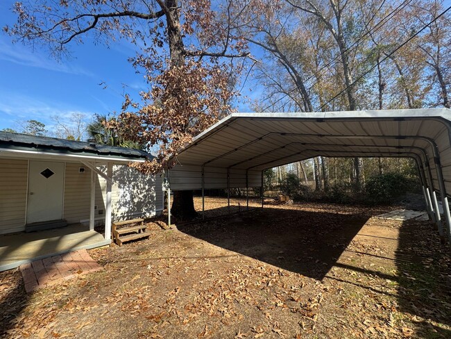 Building Photo - 3 BEDROOM, 2 BATH MODULAR HOME!