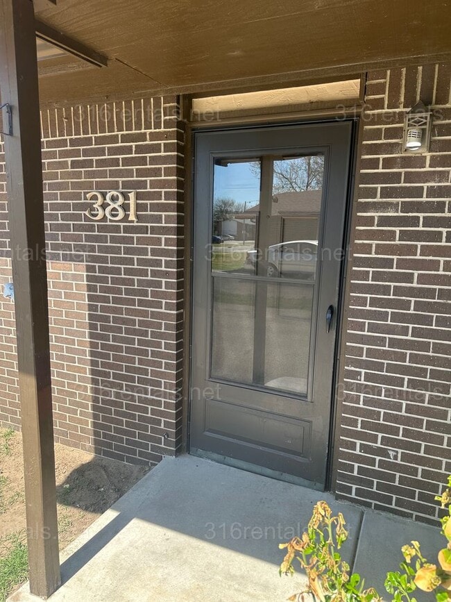 Building Photo - 379 E Marion Ct