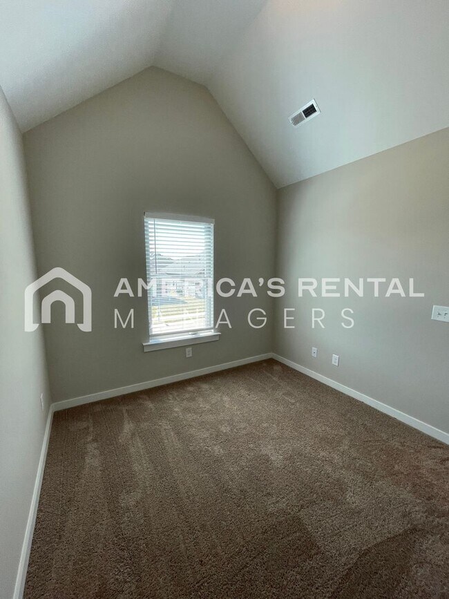 Building Photo - Home for Rent in Cullman, AL!! Available to view NOW!!! Sign a lease by 2/28 to receive HALF OFF ...