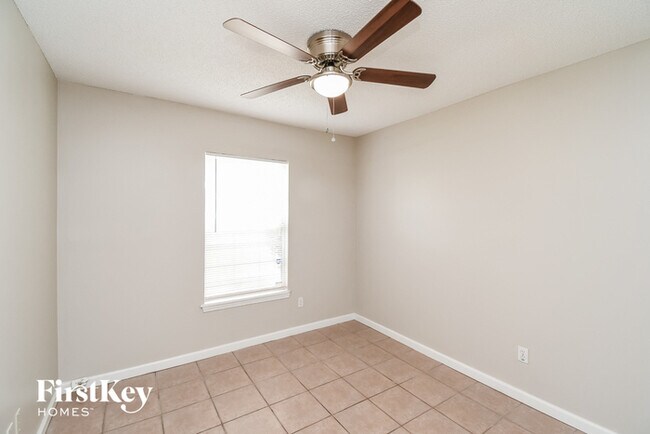 Building Photo - 3500 Wentworth Cir W