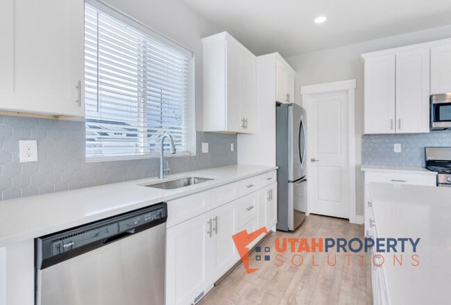 Building Photo - 7632 S Waverly Hls Ln