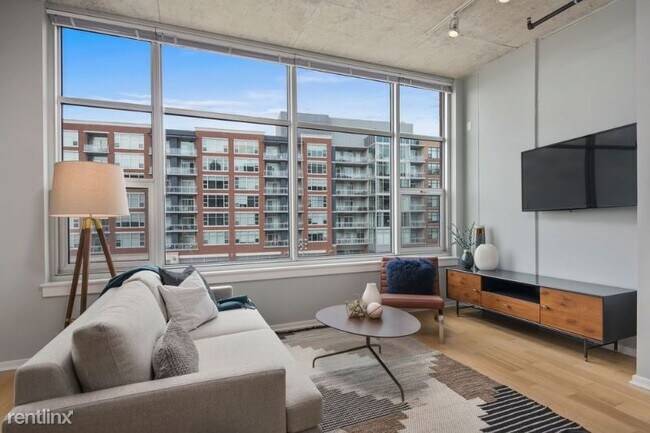 Building Photo - 1 br, 1 bath Condo - 1107 S Delano Ct E