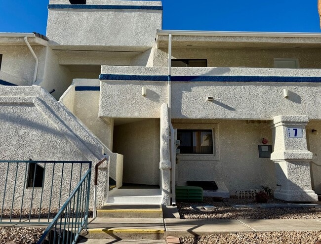 Building Photo - Stunning Remodeled 3-Bed Condo with River & Casino Views!