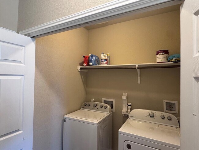 Building Photo - 321 Callahan Ln