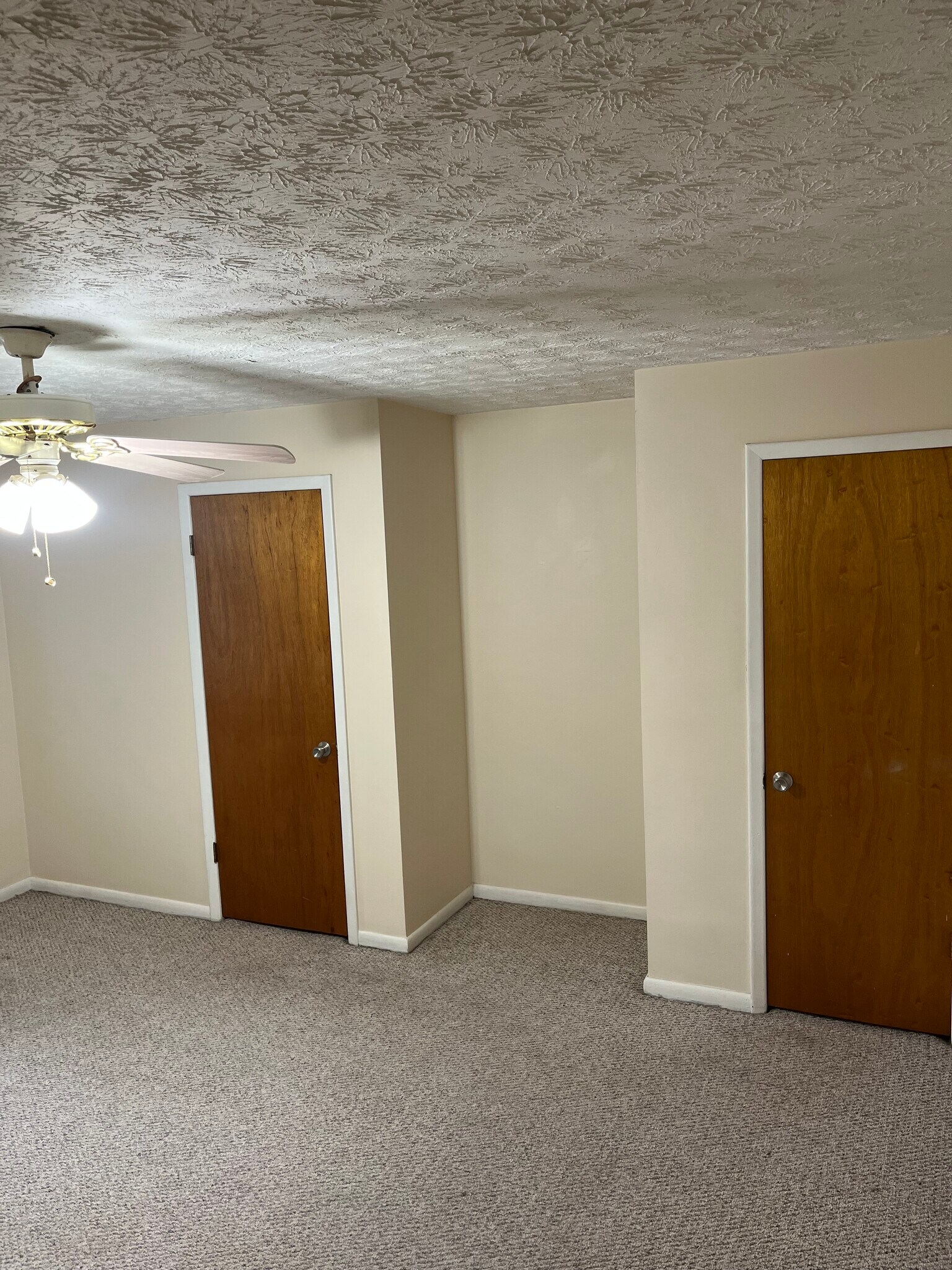 Building Photo - 889 Ivy Ave