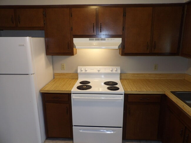 Building Photo - 204 Landings Dr