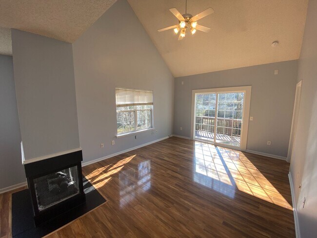 Building Photo - Move in ready, 2-story Townhome located in...