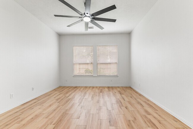 Building Photo - 28259 Daystrom Ln