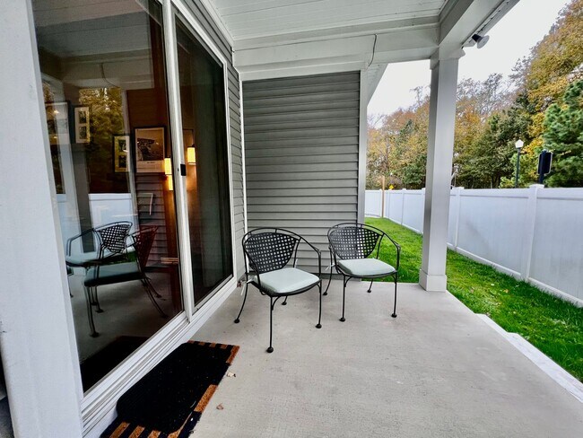 Building Photo - Beautiful Corner Lot, Single Family Home, in Sherwood Lakes.