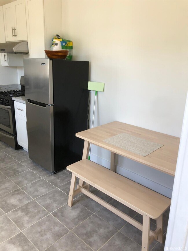 Building Photo - 1000 Judah St