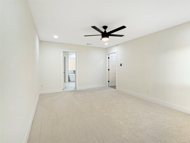 Building Photo - 5034 Oak Shadows Dr