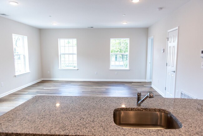 Building Photo - 11 Seminary Ave