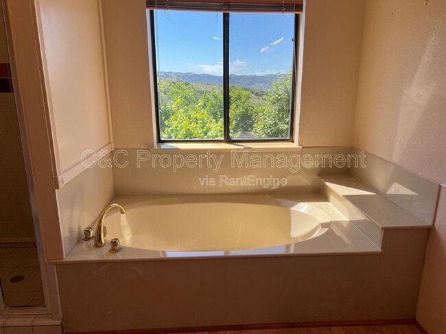 Building Photo - 293 Saybrook Way