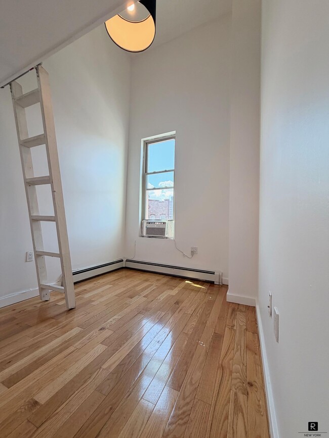 Building Photo - 211 Wyckoff Ave