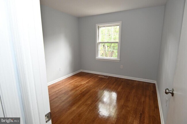 Building Photo - 1009 N Van Dorn St