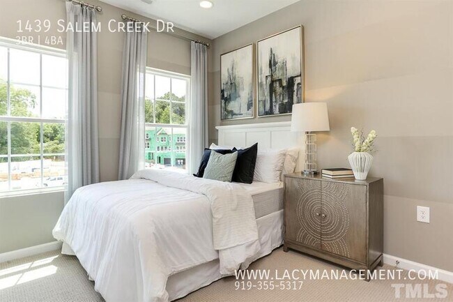 Building Photo - 1439 Salem Creek Dr