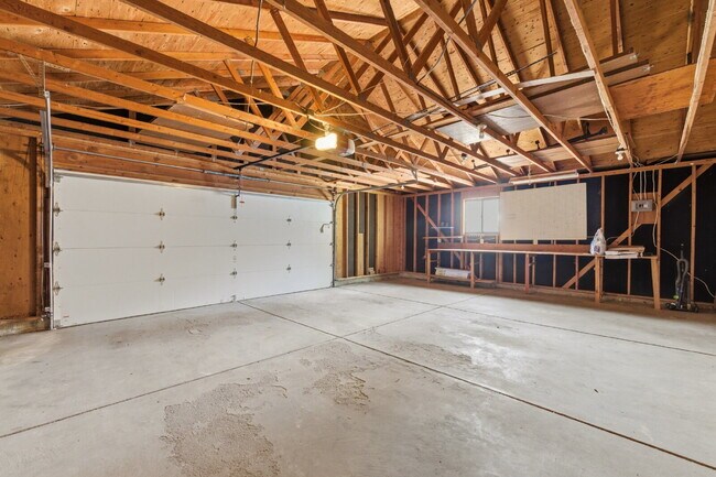 Building Photo - Huge Backyard - Remodeled 3 Bedroom 1.5 Bath Ready ASAP!