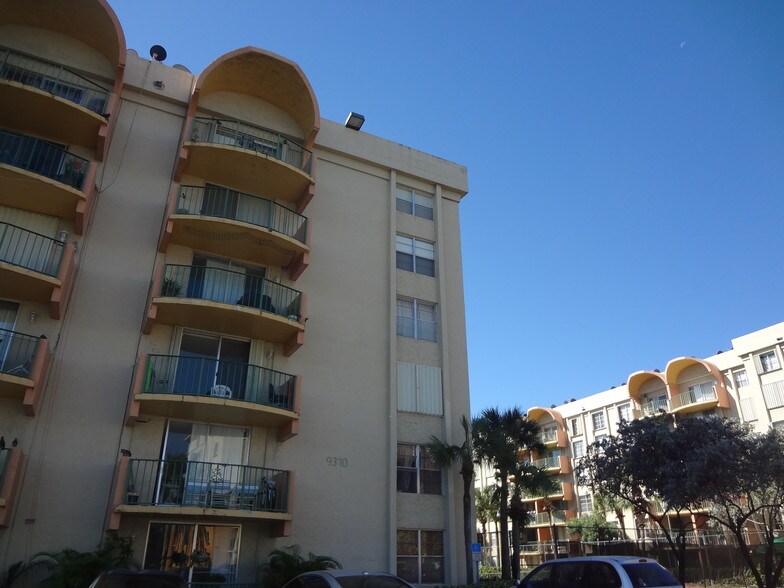 Building - 9310 Fontainebleau Blvd