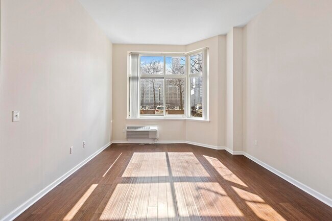 Building Photo - 20 2nd St
