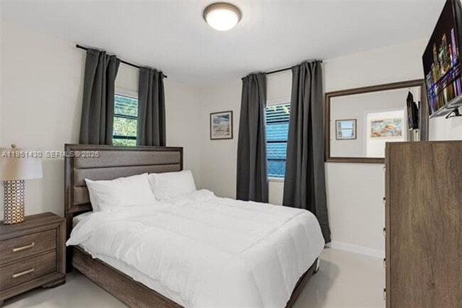 Building Photo - 1075 NE 12th Ave